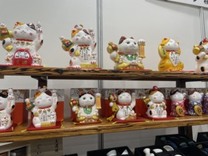 Adorables Gatos de la Suerte Decorativos para el Hogar, Centros de Mesa de Cerámica y Esmalte - Product Image 4