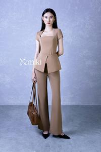 Chemisier élégant pour femme de bureau du Vietnam, à manches courtes, col carré ou en U, avec boutons ornés et détail corset KA15 - Product Image 3