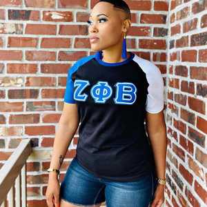 T-shirt à manches raglan Zeta Phi Beta, noir, bleu, blanc, broderie de lettres grecques, t-shirt pour femmes, décontracté, élégant, coupe ajustée - Product Image 3