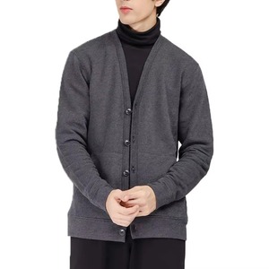 เสื้อคาร์ดิแกนถักลายวินเทจสไตล์วิทยาลัย คอวี แต่งกระดุม ลายพิมพ์ สำหรับฤดูหนาว รับผลิตแบบ ODM OEM - Product Image 1