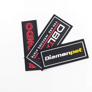 ขายป้ายยางพิมพ์โลโก้ 3 มิติ คุณภาพสูง ป้ายแบรนด์กันน้ำ PVC ป้ายโลโก้แบบกำหนดเอง รูปทรงตัวอักษรและหัวใจ - Product Image 4