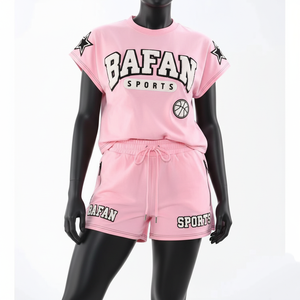 Ensemble T-shirt et short en jersey de coton et polyester de qualité supérieure pour femme, avec patch en chenille et logo personnalisé, 100 % coton - Product Image 1