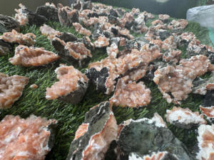 Cristal minéral de Heulandite orange de haute qualité en forme libre par Shivaay Minerals pour l'affichage - Product Image 2