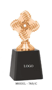 Trophée métallique personnalisé avec logo, modèle 765, finition or, argent, bronze, base en bois noir, trophées de récompense haut de gamme - Product Image 6