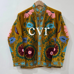 Manteau de luxe pour femme en velours Suzani brodé à la main, écoresponsable, style bohème hivernal, vêtement d'extérieur ouzbek fait main, idéal pour les fêtes - Product Image 1