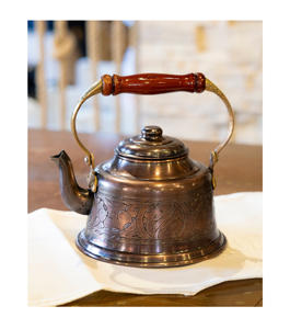 กาต้มน้ำทองแดงสุดหรูทำมือ พร้อมลายดอกไม้ที่ด้ามจับและฝาปิด ปลอดสาร BPA เป็นมิตรกับสิ่งแวดล้อม ใช้งานได้หลากหลาย เหมาะสำหรับตกแต่งสไตล์โบโฮชิค - Product Image 6