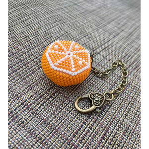 Porte-clés artisanal coloré avec perles, design boule en cuir multicolore et broderie, idéal pour la décoration et les cadeaux - Product Image 1