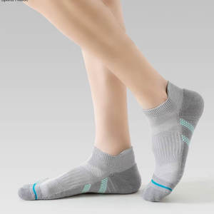 Chaussettes de sport en coton de bambou tricotées thermiques de haute qualité pour hommes et jeunes, design personnalisé, antibactériennes, rembourrées, pour le camping en plein air - Product Image 2