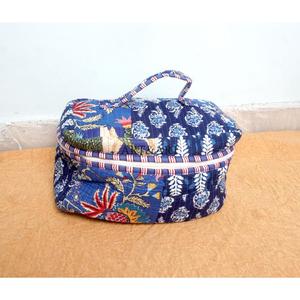 New Stylish 3-Piece with Tassel chain decoration Quilted Fabric Zipper closure Vanity Set Durable Portable Travel Organizer - Product Image 2