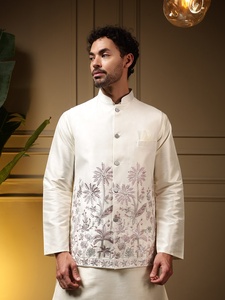 Ensemble Koti Kurta Pajama en soie blanche pour homme avec broderie, coupe classique, style traditionnel indien pakistanais, longueur genou, tenue de mariage - Product Image 5