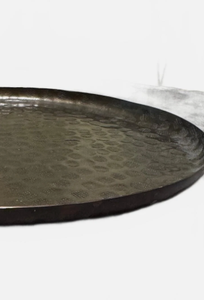 Bandeja de Metal Martillado Ember, Bandeja con Hoyuelos Obsidian, Plato Forjado a Mano Eclipse, Bandeja Decorativa Kuro Martillada, Forge & Hearth Antique - Product Image 5