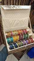Coffret de bracelets en verre de qualité supérieure avec des bracelets cachmiriens, un coffret très demandé, parfait pour toutes les occasions