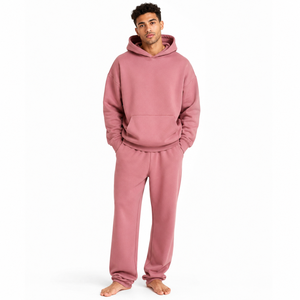 Survêtement oversize pour homme, doté d'une construction durable, d'un confort décontracté et d'un design moderne pour un style décontracté et urbain au quotidien. - Product Image 1