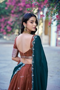 Hot Selling Wedding and Festival Wear <b>Women</b> <b>Lehenga</b> Choli Embroidery Work Bridal Lehanga Choli for Export - Product Image 4