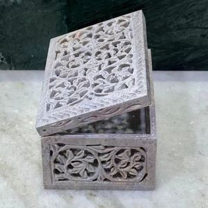 Boîte à bijoux en marbre sculpté à la main, design rectangulaire en marbre Jaali et boîte à bijoux en pierre savonneuse, design moderne, article cadeau haut de gamme - Product Image 4