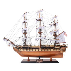 Maqueta de Barco Náutico USS Constitution Pintada a Mano en Cedro para Decoración del Hogar o Regalo - Product Image 2