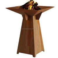 Table de foyer extérieur de style campagnard avec structure en fer épaisse et espace de combustion rond, conçue pour une utilisation sûre de la flamme nocturne, écologique