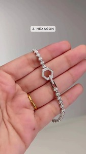 Bracelet tennis en diamants de laboratoire très demandés, taille brillant rond, bijoux de luxe pour femmes et mariées, disponible à la vente - Product Image 6