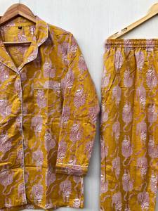 Conjunto de Pijama de Manga Larga 100% Algodón con Estampado de Tigre Personalizado en Color Amarillo para Mujer a Precio de Mayoreo - Product Image 3