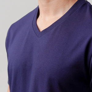 Prix de gros T-shirts pour hommes à col en V avec logo sur le devant, séchage rapide, respirants, en polyester et coton, coupe classique, durables, toutes tailles - Product Image 5