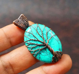 Colgante de Árbol de la Vida de Turquesa Hecho a Mano, Envuelto en Alambre de Cobre Antiguo, Gema Ovalada, Joyería Curativa - Product Image 4