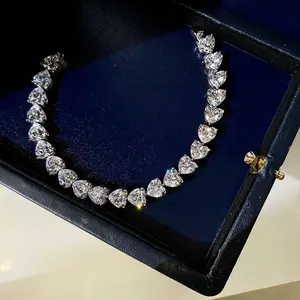 Bracelet tennis classique pour enfants en argent sterling plaqué or blanc 14 carats, avec moissanite cœur VVS1 de 4 mm et 17 carats au total - Product Image 3