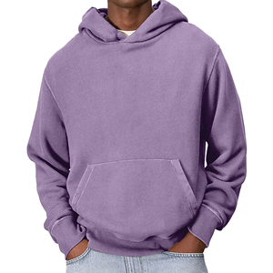Sweat à capuche rouge basique pour homme – Couleur audacieuse, coupe intemporelle – à porter avec des jeans, des joggers ou des shorts pour un style décontracté. Fournisseur en gros. - Product Image 4