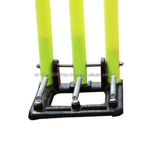 Set de Accesorios de Cricket: Estacas de Cricket de Aspecto Natural con Base de Resorte, Grado Torneo, 3 Estacas, 2 Bails y 1 Base - Product Image 2