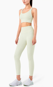 Ensemble de yoga 2 pièces pour femme, personnalisé, écologique, comprenant un soutien-gorge de sport court à une épaule et un legging sans manches - Product Image 2