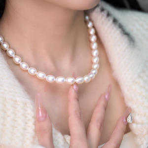 ไข่มุกน้ำจืดทรงเกือบกลม ขนาด 9-10 มม. แสงเงาสวยงาม มีตำหนิเล็กน้อย สำหรับทำสร้อยคอ แบบกึ่งสำเร็จรูป สำหรับงาน DIY - Product Image 2