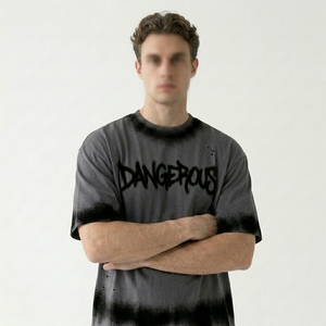 Camiseta Transpirable de Algodón y Poliéster para Hombre, Diseño Moderno con Estampado de Pintura en Aerosol, Calidad de Exportación Sialkot - Product Image 5