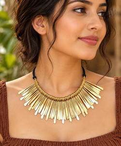 Collier de pointes en laiton, collier court maxi avec cordon réglable, collier de bijoux large déclaration dorée. - Product Image 1