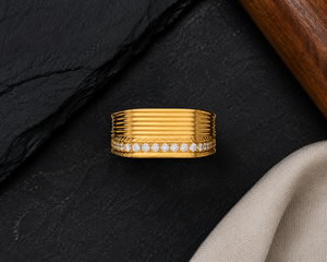 Bague de déclaration pour homme en diamant de laboratoire, or jaune, bande rainurée multi-rangs, accent diamant, certifiée IGI, pour fiançailles et anniversaire - Product Image 4