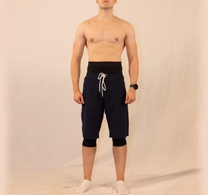 Shorts Awrah pour hommes, taille mi-haute, noirs unis, avec cordon de serrage, fermetures éclair latérales, séchage rapide, décontracté, sportif, tenue islamique, style urbain - Product Image 1