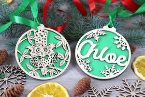 Adorno Navideño Colgante de Madera Hecho a Mano con Opción de Grabado Personalizado - Product Image 3