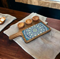 Plateau de service rectangulaire multi-pièces en bois d'acacia peint à la main, écologique, avec design mandala en corde, idéal pour les restaurants et les collations.