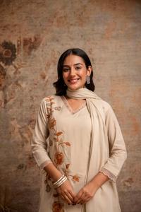 Ensemble Twinfeet pour femme : Kurti, pantalon et dupatta en pur coton de qualité supérieure, séchage rapide, coupe droite, longueur genou, idéal pour mariage, fête ou été - Product Image 3