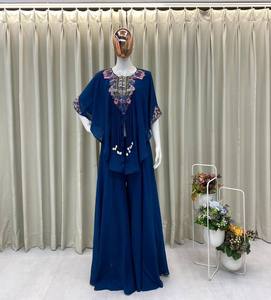 Ensemble élégant pour soirée avec haut à sequins et pantalon palazzo - Product Image 2