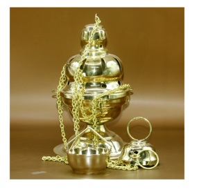 เตาเผาเครื่องหอมทองเหลืองทรงสวยทนทาน พร้อมสายโซ่ สำหรับใช้ในโบสถ์และที่บ้าน ขายส่ง กลิ่นมัสค์ กลิ่นหอมอโรมา ที่วางเครื่องหอมแบบอินเดียสำหรับพิธีกรรมทางศาสนา - Product Image 5