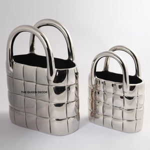 Juego de 2 jarrones decorativos de aluminio con textura en relieve, acabado brillante tipo espejo, hechos a mano y personalizados. - Product Image 1