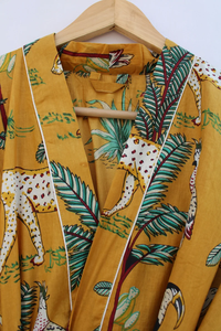 Bata Kimono de Algodón Suave y Transpirable con Estampado Digital de Dibujos Animados para Mujer, Camisón de Verano Hecho a Mano con Cuello en V y Elástico, de Naaz Textile - Product Image 2