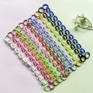Chaîne à maillons en résine acrylique de créateur, best-seller, audacieuse et tendance, pour colliers et accessoires, disponible à la vente - Product Image 1