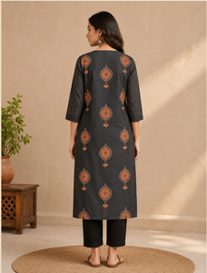 Kurti Negro de Seda Estampada para Mujer, Cuello Redondo, Manga Tres Cuartos, Corte Recto, Túnica Étnica, Estilo Casual, Elegante y Tradicional - Product Image 3