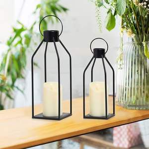 Lanterne en métal noir avec panneaux en verre transparent, idéale pour la décoration traditionnelle de la maison, du jardin et des mariages. - Product Image 5
