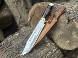 Couteau Bowie artisanal avec lame en acier inoxydable et manche en bois, étui en cuir de qualité supérieure, idéal pour le camping, les cadeaux et les équipements de plein air - Product Image 1