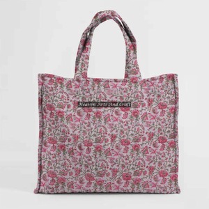 Sac à provisions carré matelassé en coton Sac fourre-tout matelassé traditionnel en coton imprimé - Product Image 1