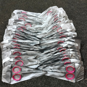 Ciseaux à cuticules très demandés avec anneau en caoutchouc rose, pour manucure et nail art, éliminateur de cuticules, OEM ODM - Product Image 1