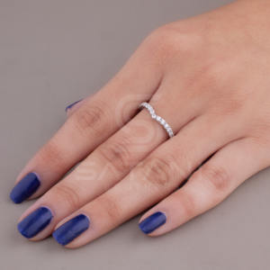 Elegante Anillo de Compromiso y Boda con Moissanita Chevron, Quince Piedras Redondas, Chapado en Oro, Anillo de Eternidad Curvo para Mujer - Product Image 1