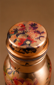 Botella de Agua de Cobre con Estampado Floral Hecha a Mano de Primera Calidad, con Tapa Artística Decorativa de Cobre, Botella de Agua Ayurvédica de Cobre Puro - Product Image 1