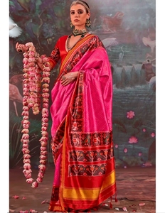 Sari rose en mélange de soie à motifs abstraits de créateur avec blouse non cousue - Product Image 4